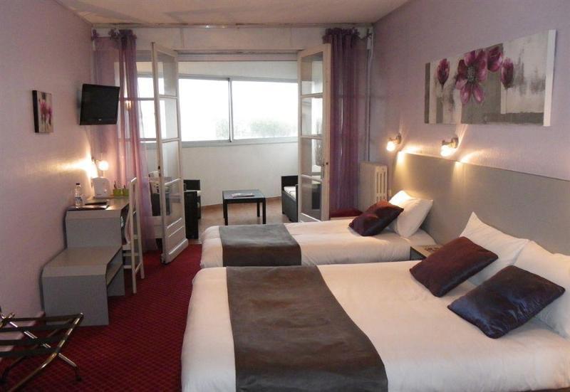 Brit Hotel Bleu Nuit Saintes Εξωτερικό φωτογραφία