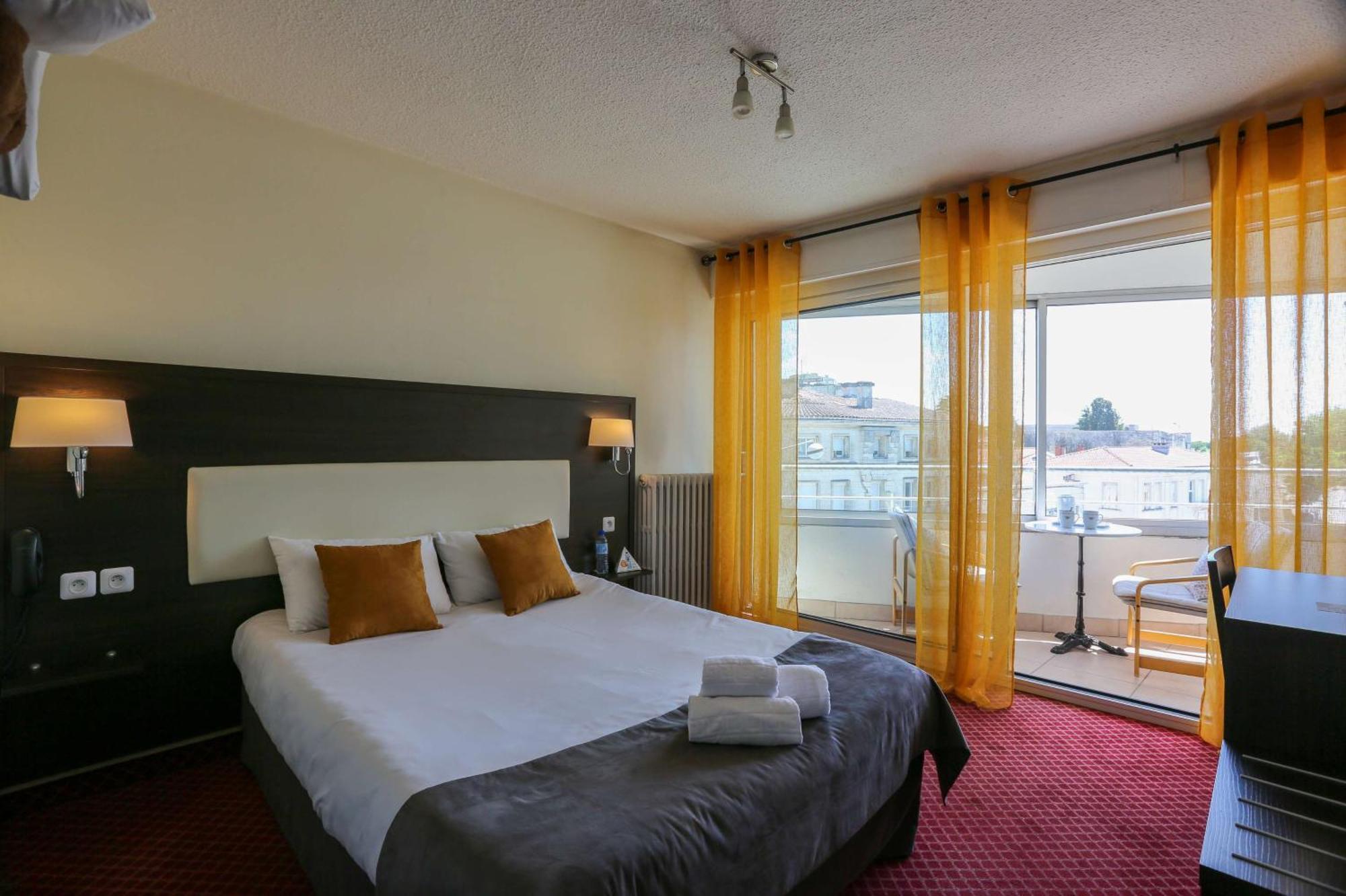 Brit Hotel Bleu Nuit Saintes Εξωτερικό φωτογραφία
