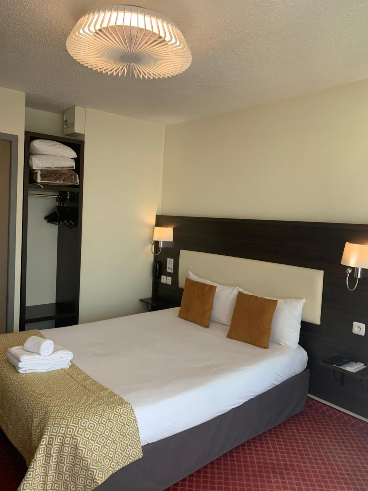 Brit Hotel Bleu Nuit Saintes Εξωτερικό φωτογραφία