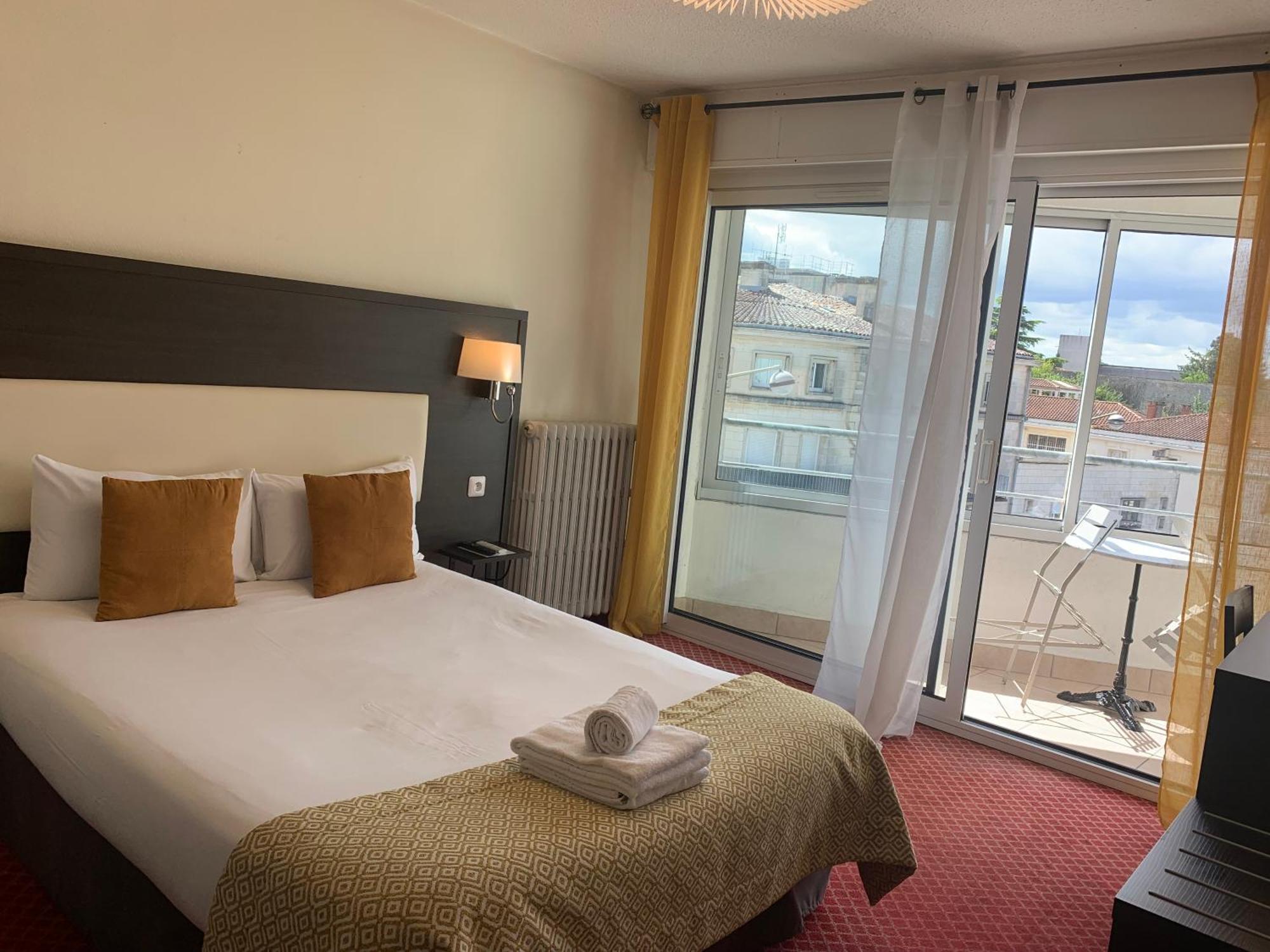 Brit Hotel Bleu Nuit Saintes Εξωτερικό φωτογραφία