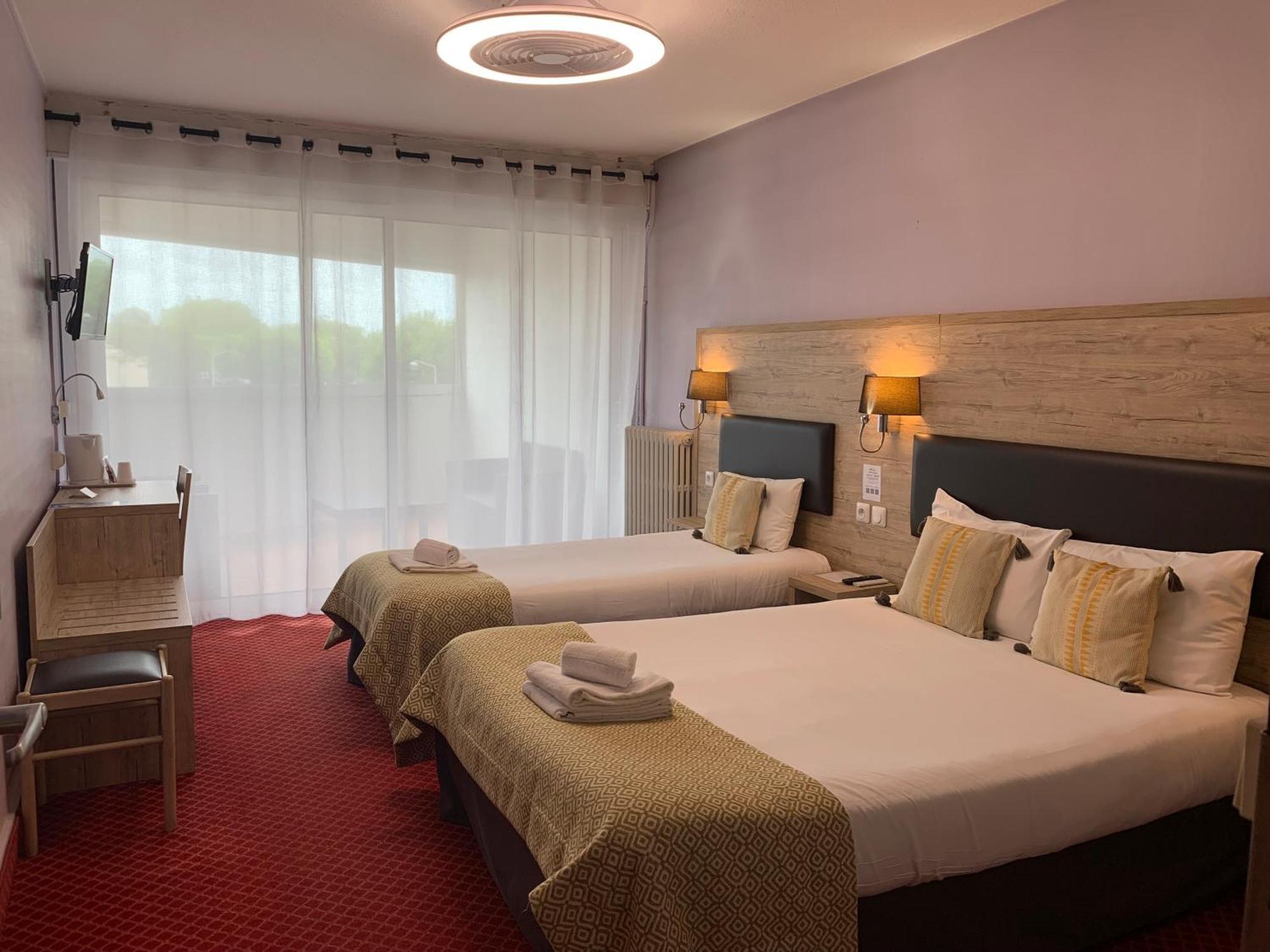 Brit Hotel Bleu Nuit Saintes Εξωτερικό φωτογραφία