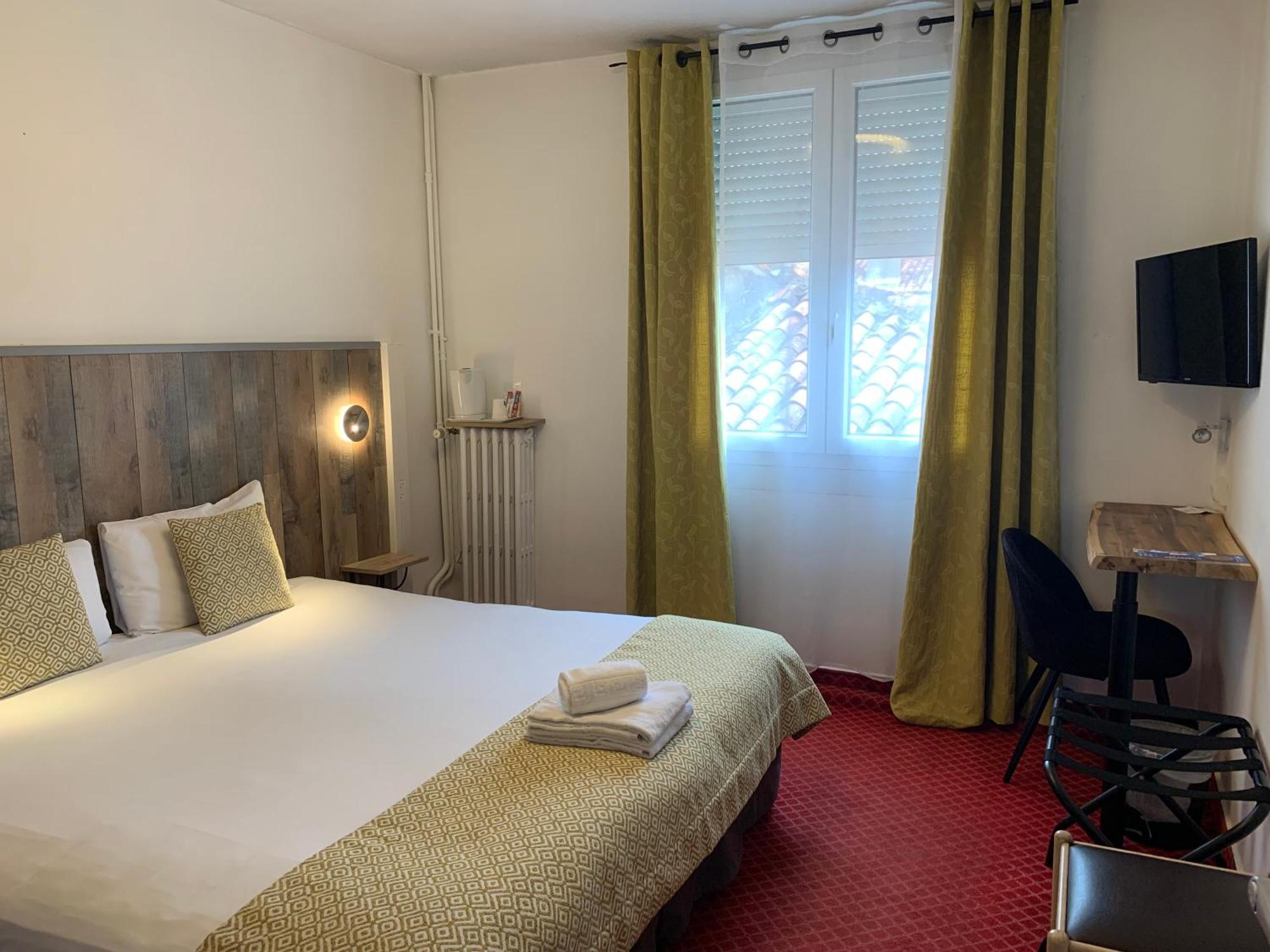 Brit Hotel Bleu Nuit Saintes Εξωτερικό φωτογραφία