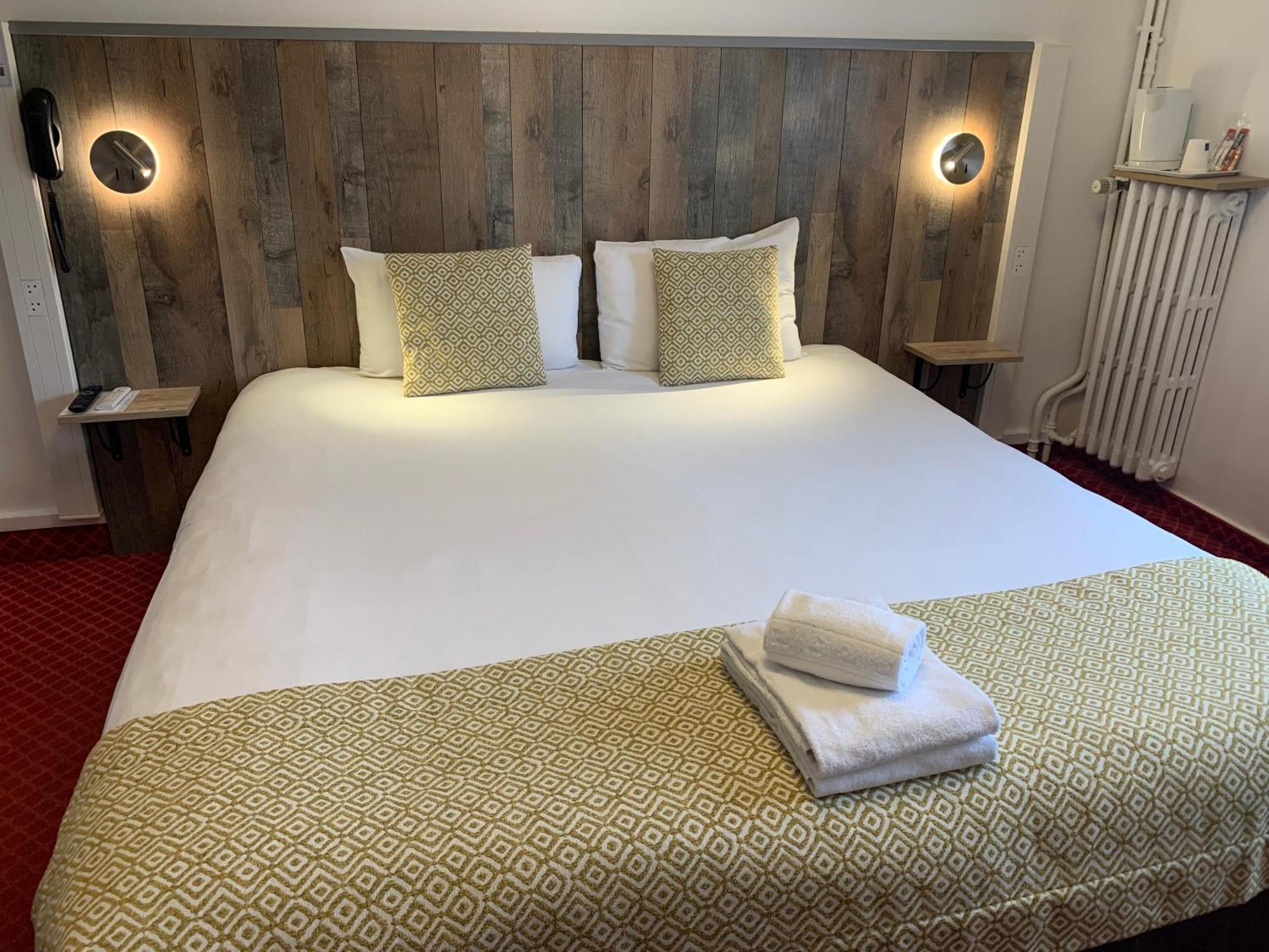 Brit Hotel Bleu Nuit Saintes Εξωτερικό φωτογραφία