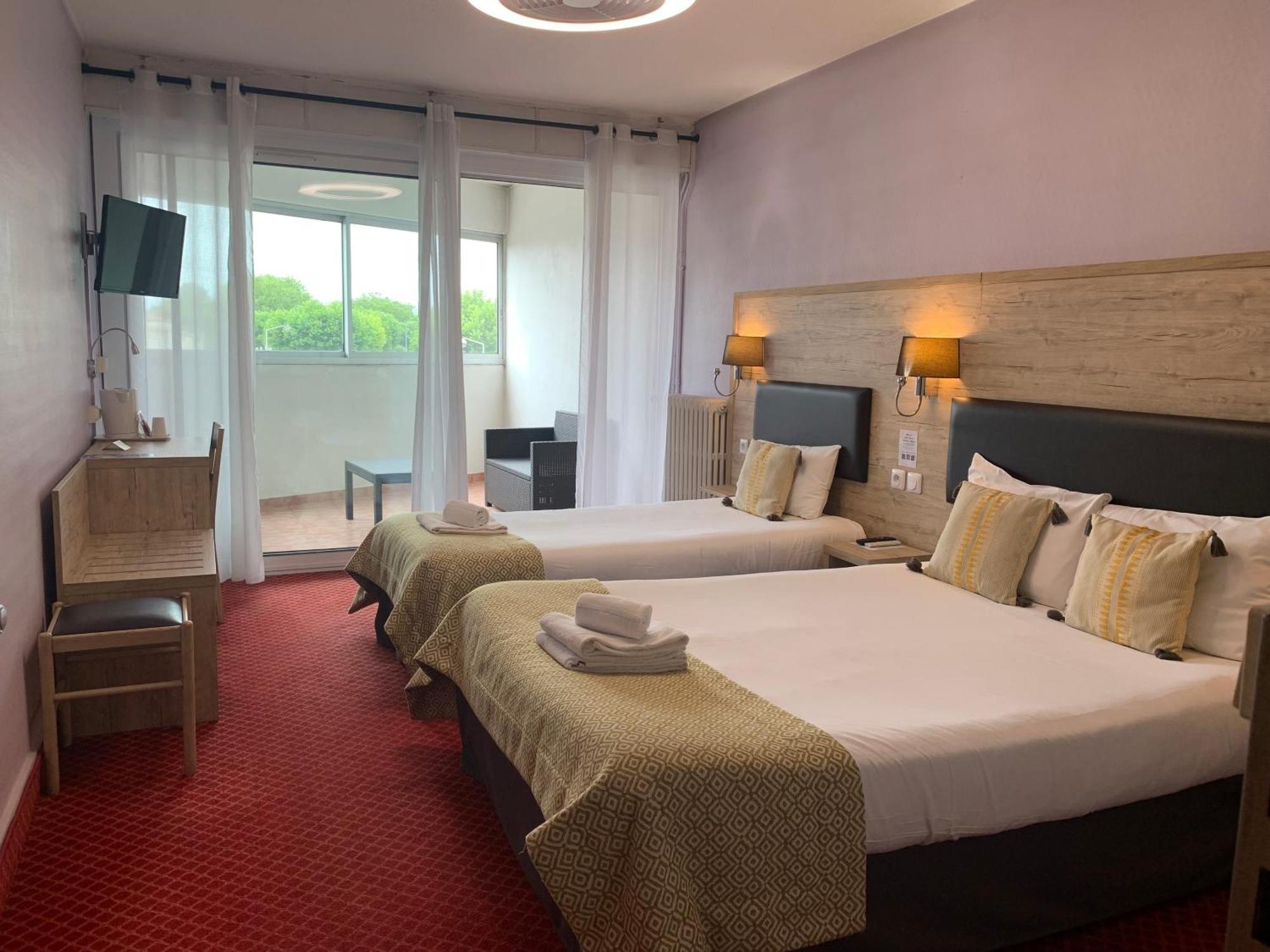 Brit Hotel Bleu Nuit Saintes Εξωτερικό φωτογραφία