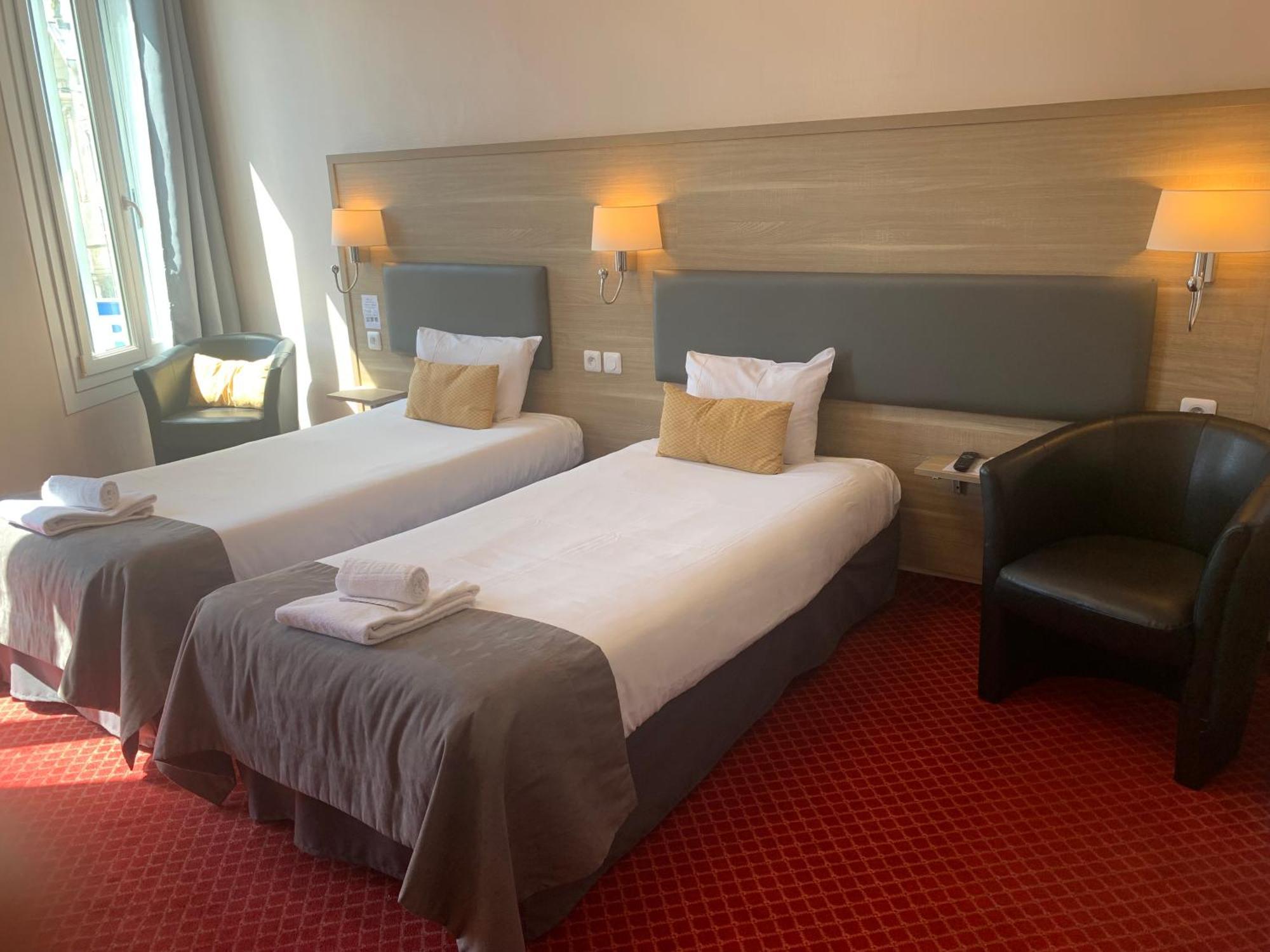 Brit Hotel Bleu Nuit Saintes Εξωτερικό φωτογραφία