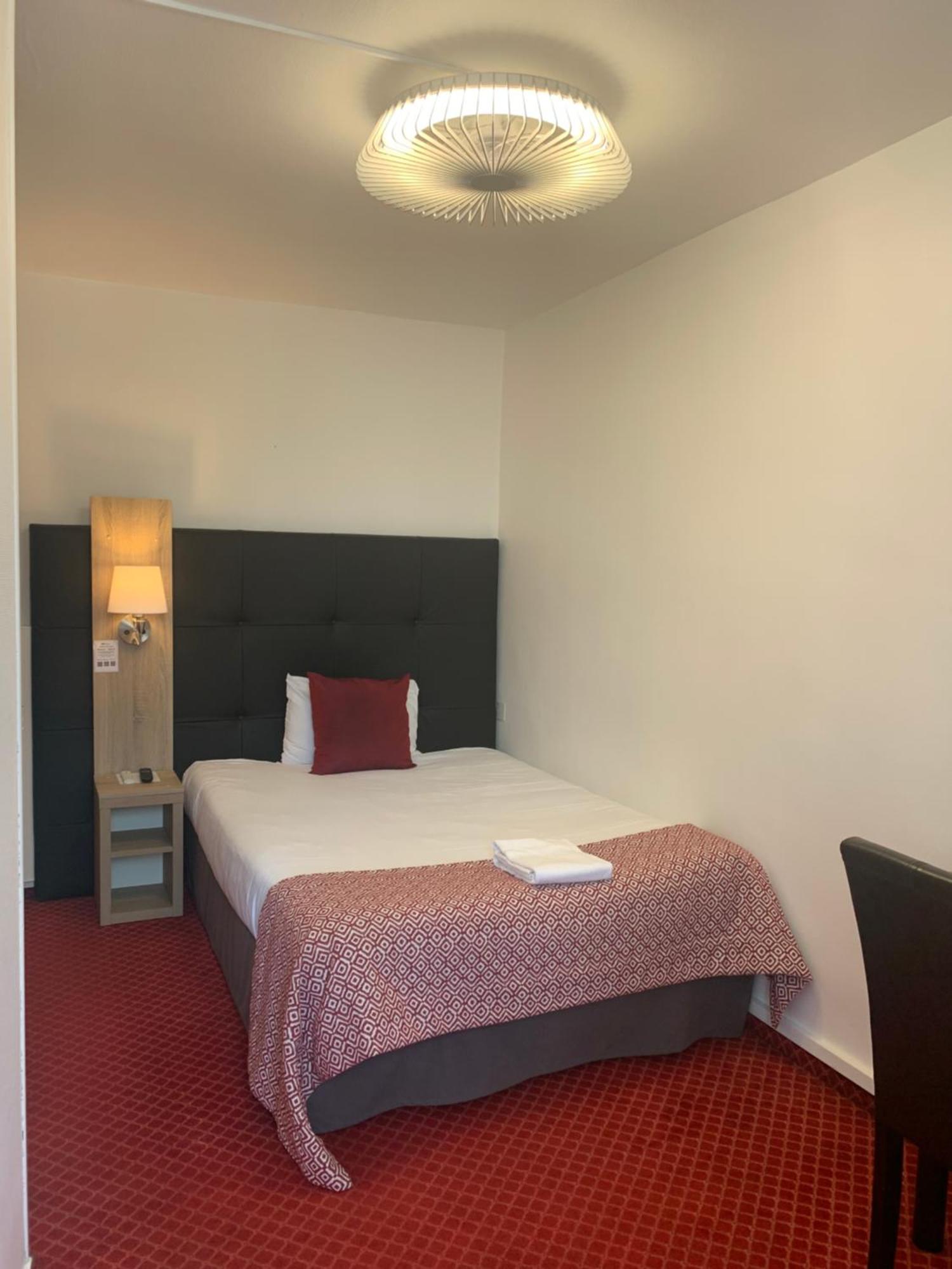 Brit Hotel Bleu Nuit Saintes Εξωτερικό φωτογραφία