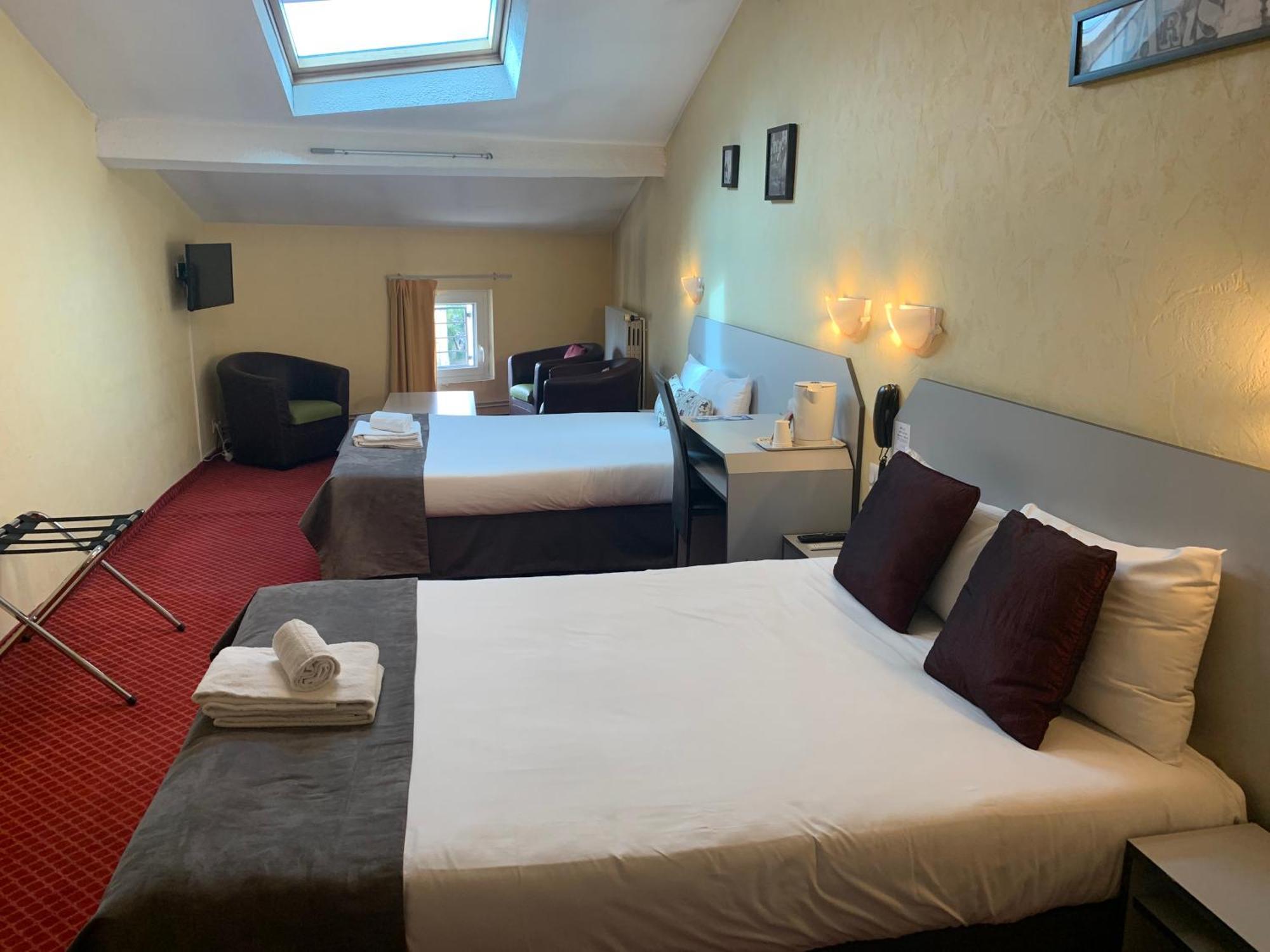 Brit Hotel Bleu Nuit Saintes Εξωτερικό φωτογραφία