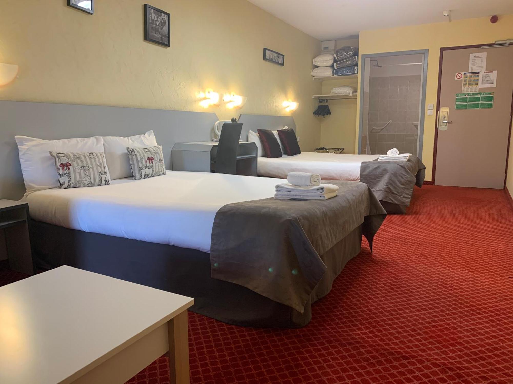 Brit Hotel Bleu Nuit Saintes Εξωτερικό φωτογραφία