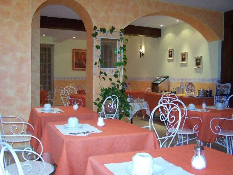 Brit Hotel Bleu Nuit Saintes Εστιατόριο φωτογραφία